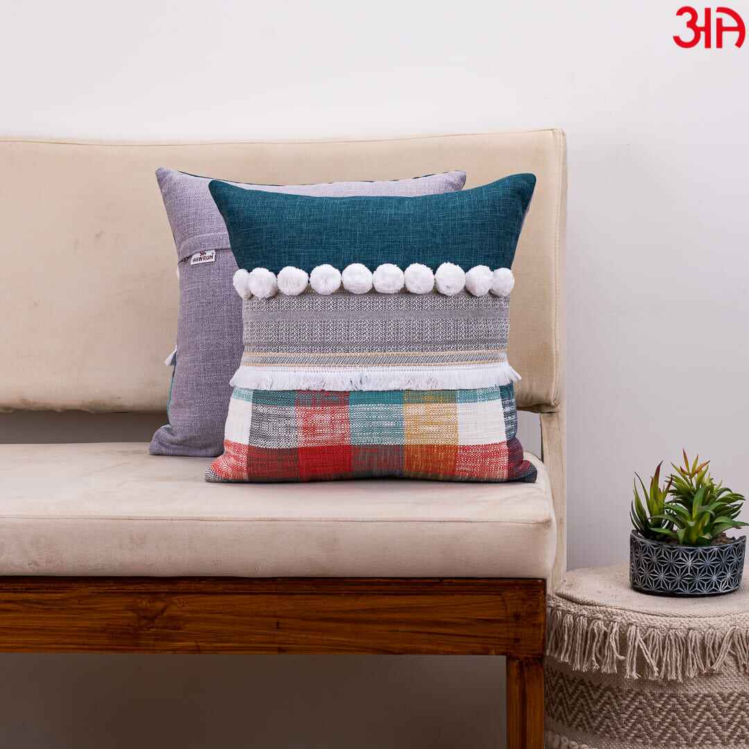 blue pompom cushion2